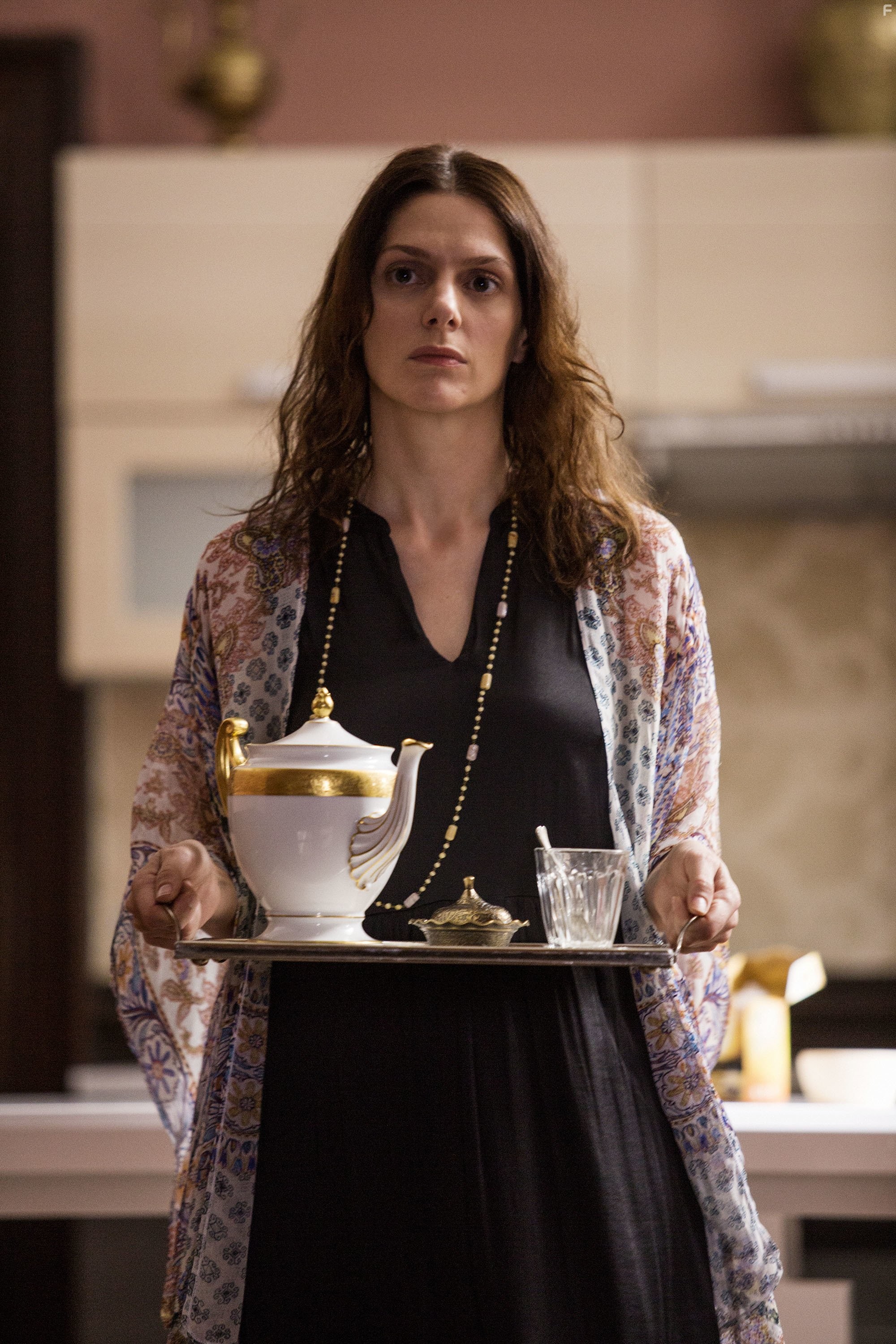 Kl?ra Issov? in Легенды (2014)