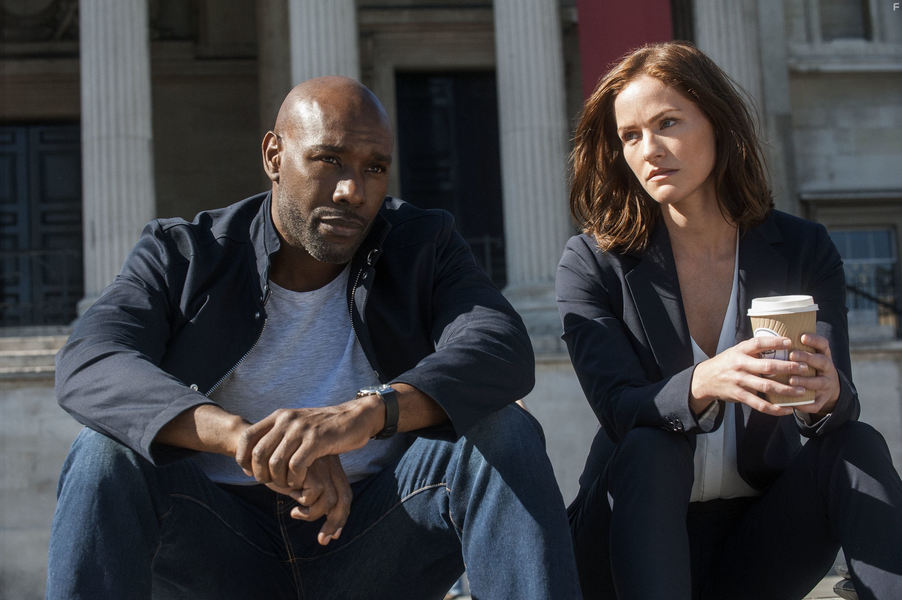 Morris Chestnut and Kelly Overton in Легенды (2014)