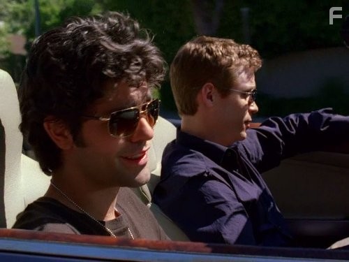 Adrian Grenier and Kevin Connolly in Красавцы (2004)