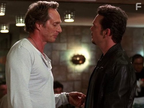Kevin Dillon and William Fichtner in Красавцы (2004)