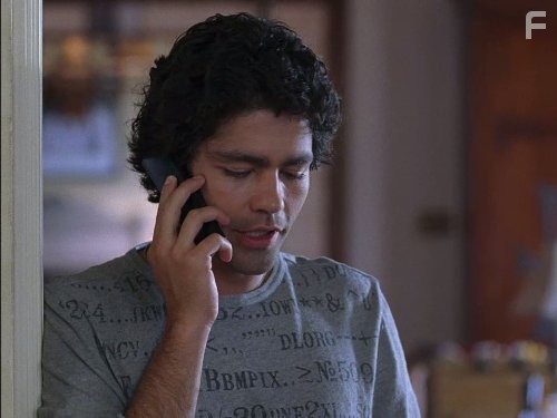 Adrian Grenier in Красавцы (2004)