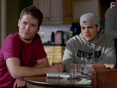 Kevin Connolly and Jerry Ferrara in Красавцы (2004)