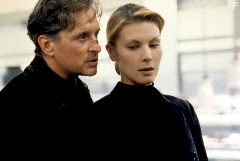 Michael Douglas and Deborah Kara Unger in Игра (1997)