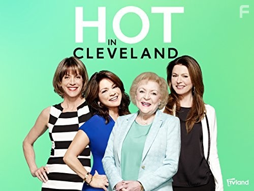 Valerie Bertinelli, Jane Leeves, Wendie Malick, and Betty White in Красотки в Кливленде (2010)