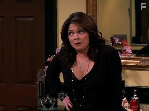 Valerie Bertinelli in Красотки в Кливленде (2010)