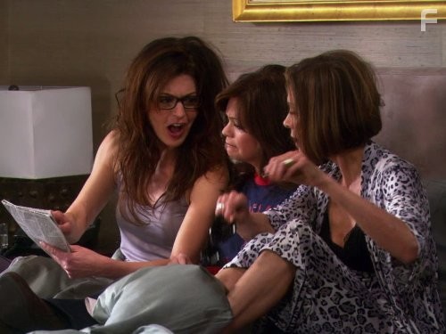 Valerie Bertinelli, Jane Leeves, and Wendie Malick in Красотки в Кливленде (2010)
