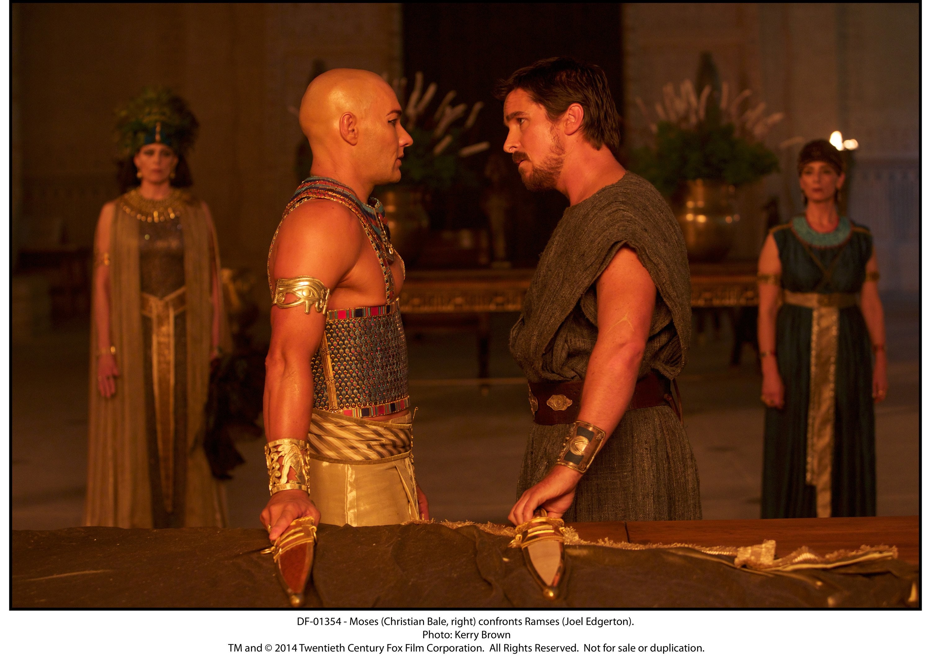 Christian Bale and Joel Edgerton in Исход: Цари и боги (2014)