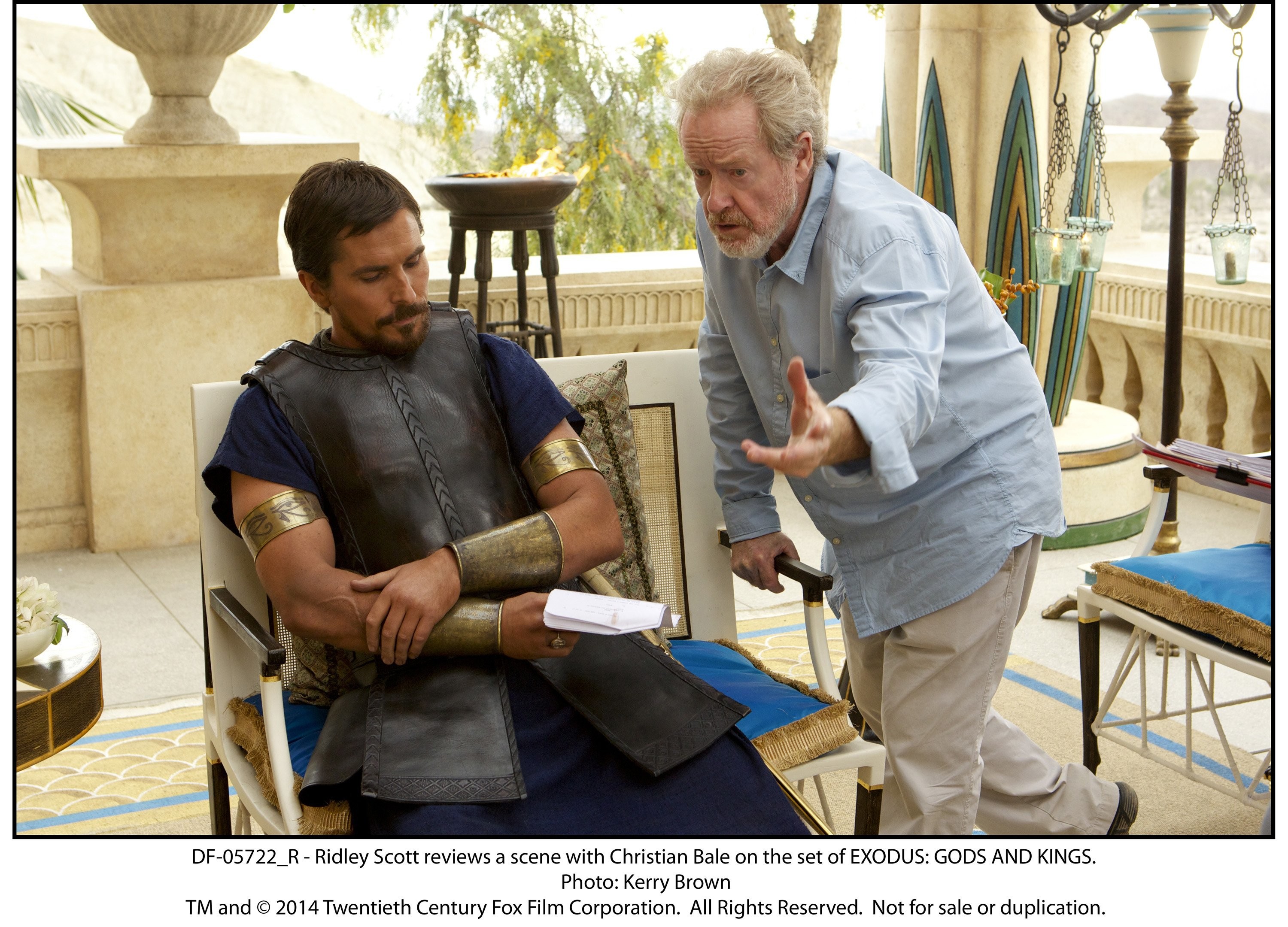 Christian Bale and Ridley Scott in Исход: Цари и боги (2014)