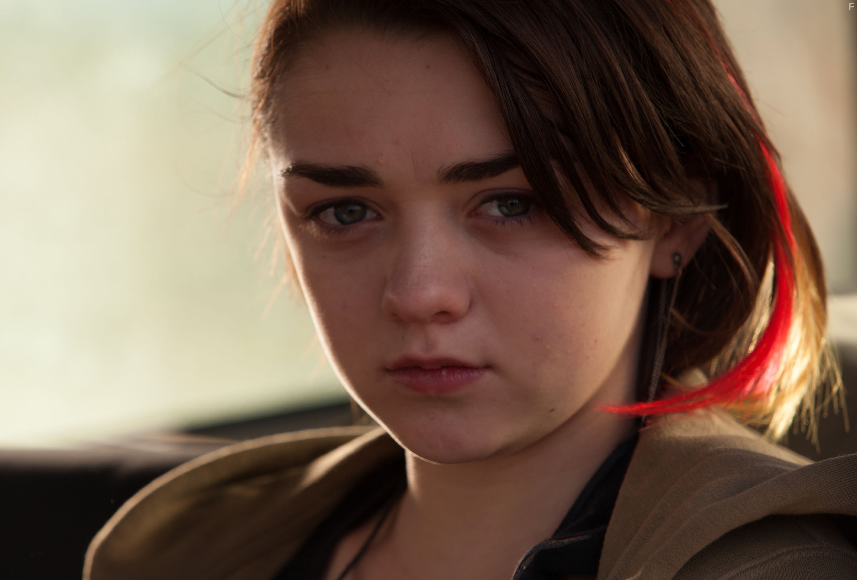 Maisie Williams in Тепловой удар (2013)