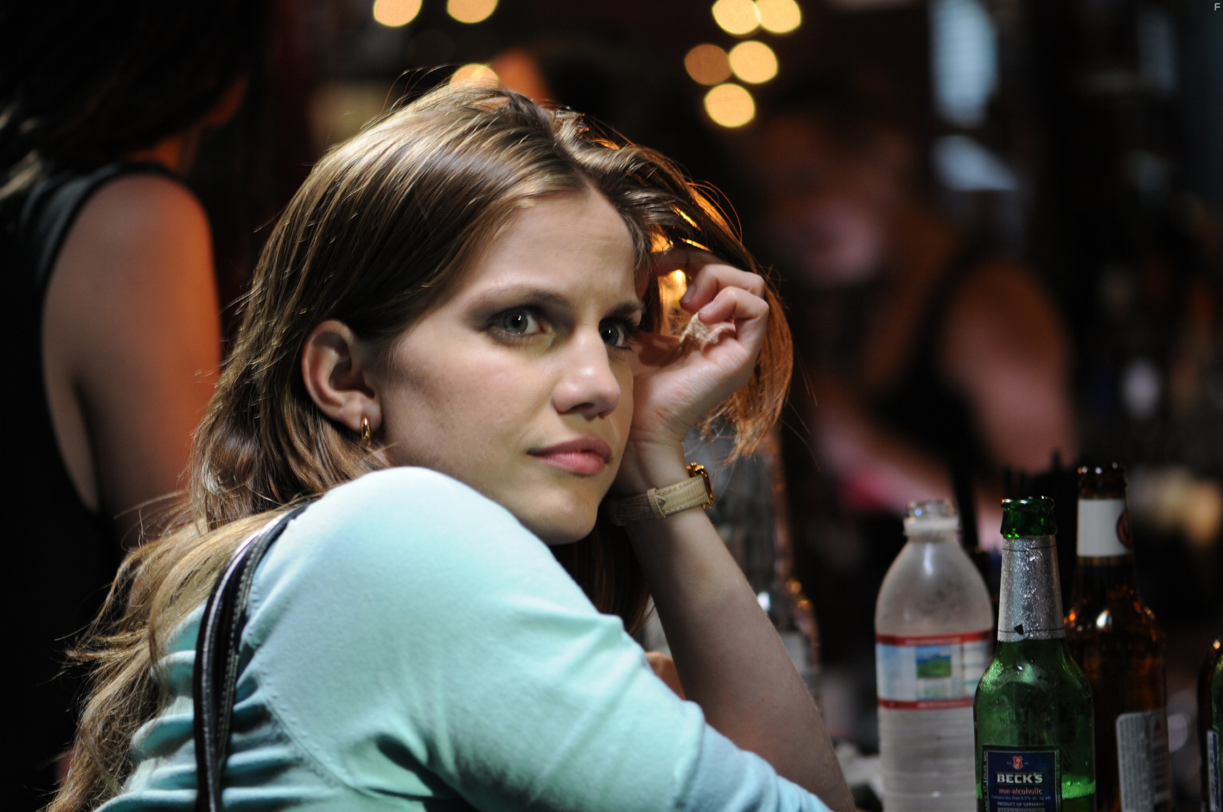 Anna Chlumsky in В петле (2009)