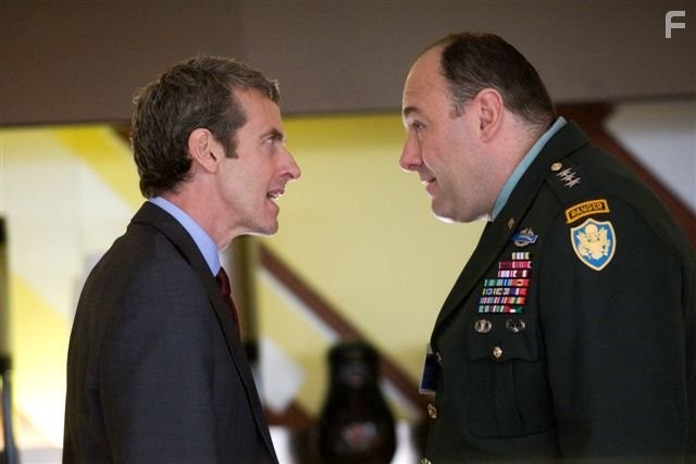 James Gandolfini and Peter Capaldi in В петле (2009)