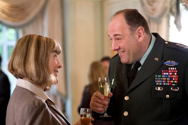 James Gandolfini and Mimi Kennedy in В петле (2009)