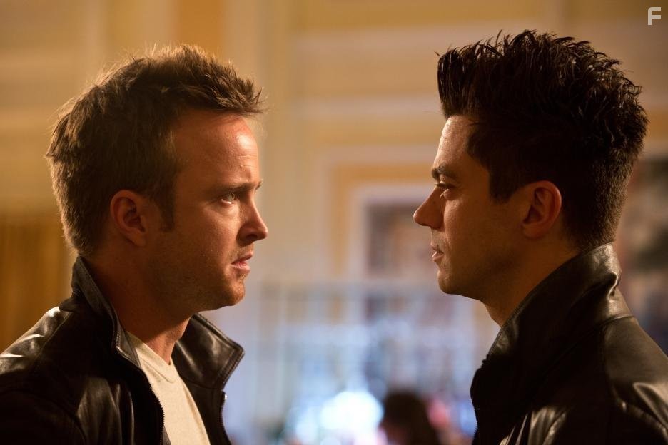 Aaron Paul and Dominic Cooper in Need for Speed: Жажда скорости (2014)
