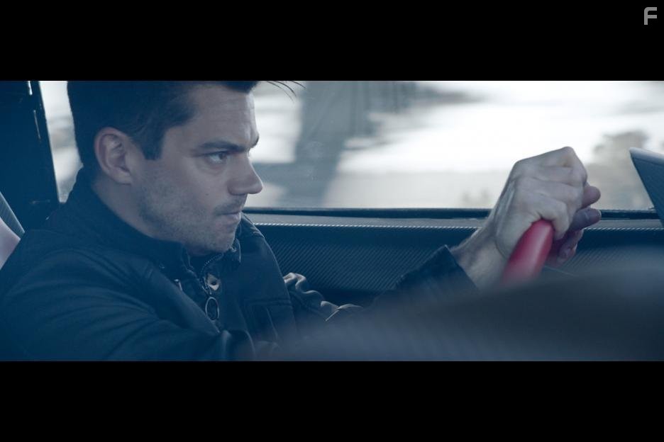 Dominic Cooper in Need for Speed: Жажда скорости (2014)