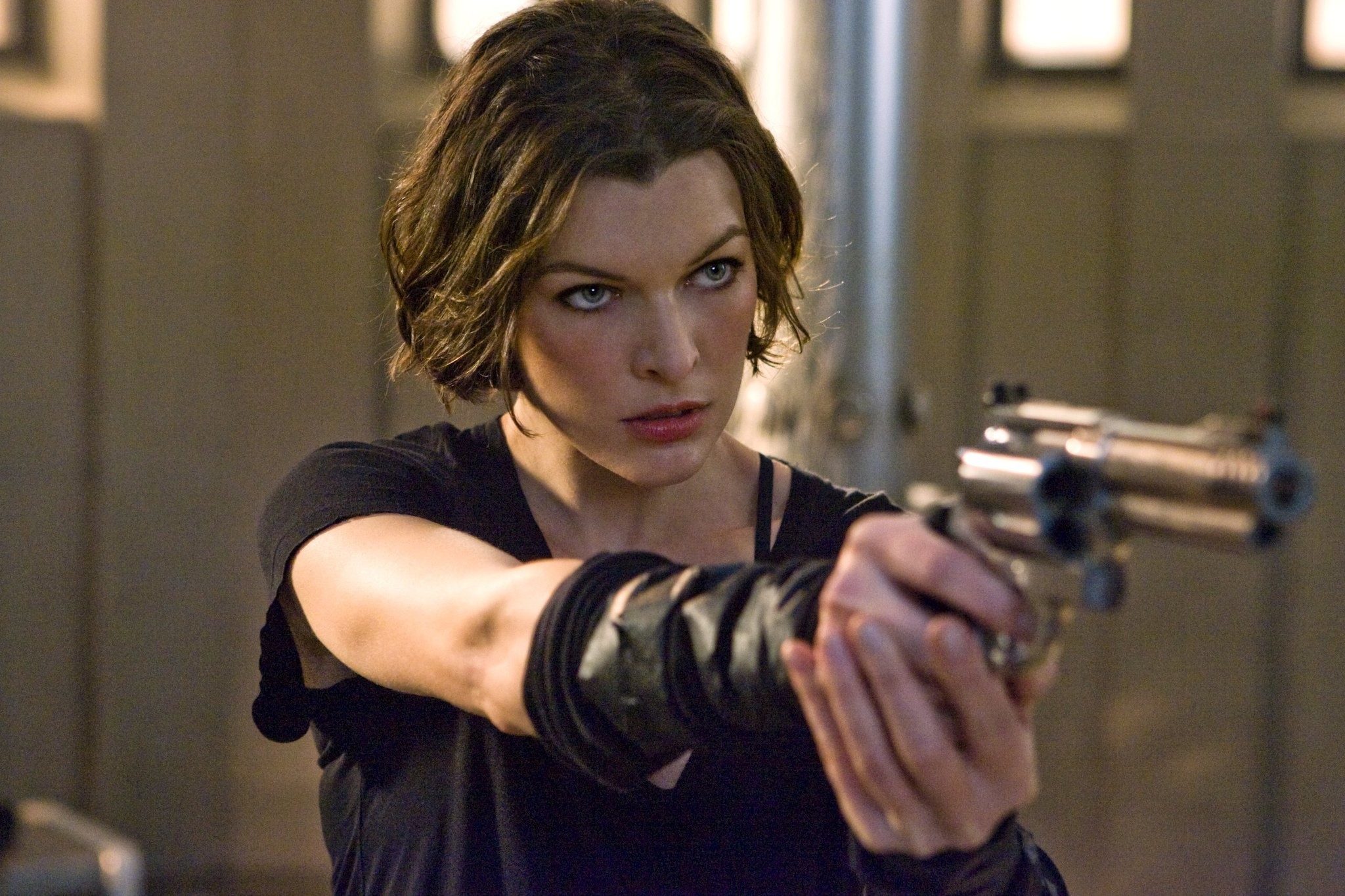 Milla Jovovich in Обитель зла 4: Жизнь после смерти (2010)
