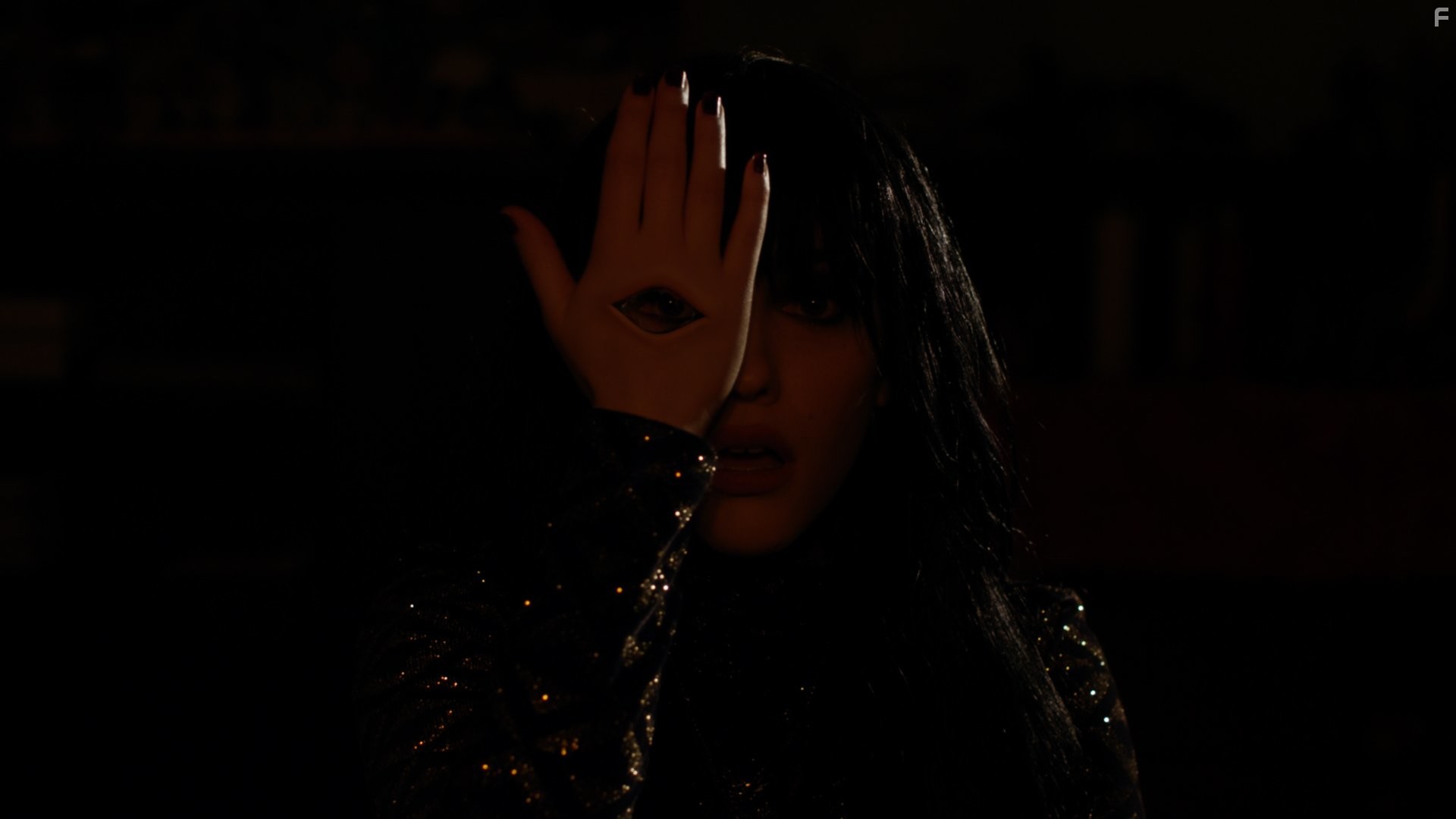 Kat Dennings in Пригородная готика (2014)