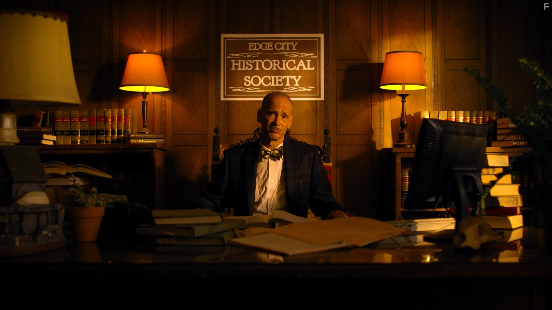 John Waters in Пригородная готика (2014)