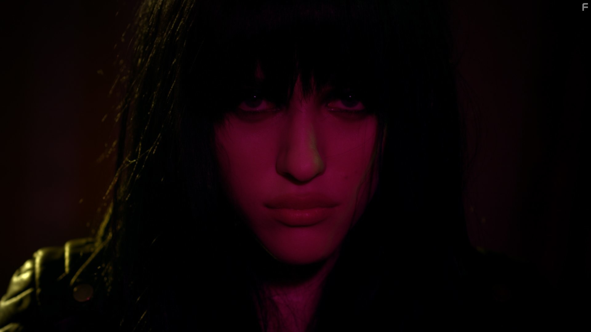 Kat Dennings in Пригородная готика (2014)