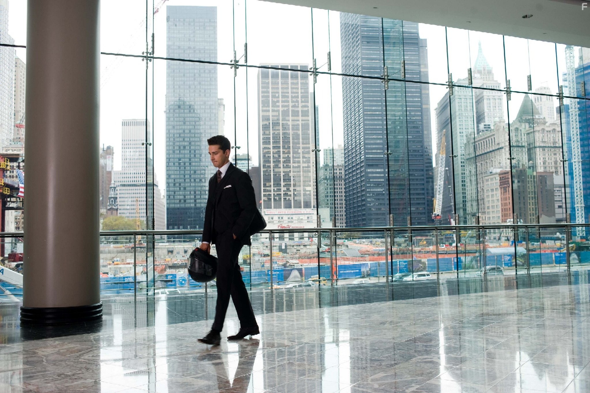 Shia LaBeouf in Уолл Стрит: Деньги не спят (2010)