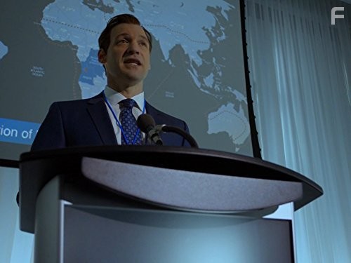 Rupert Penry-Jones in Штамм (2014)