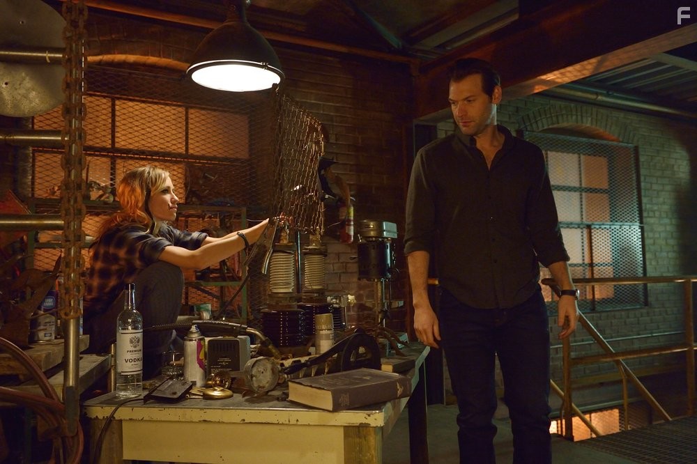 Corey Stoll and Ruta Gedmintas in Штамм (2014)