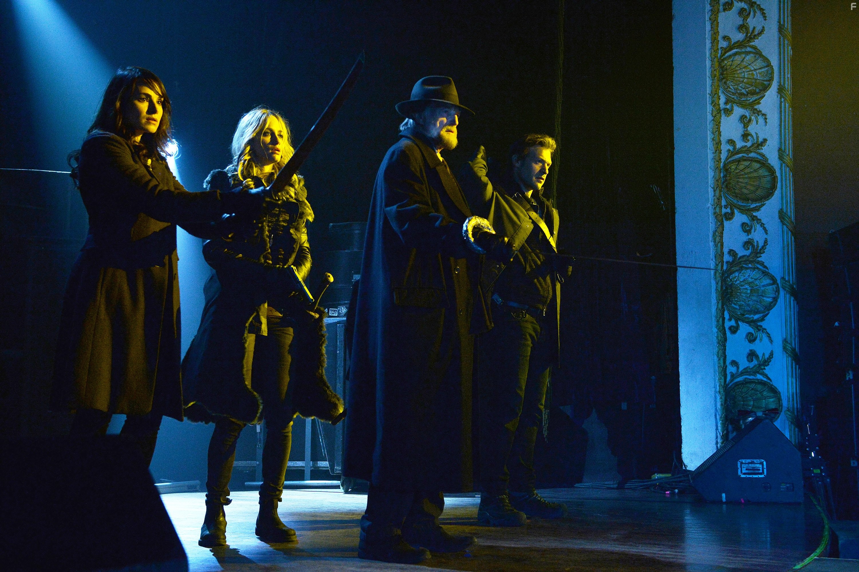 David Bradley, M?a Maestro, Corey Stoll, and Ruta Gedmintas in Штамм (2014)