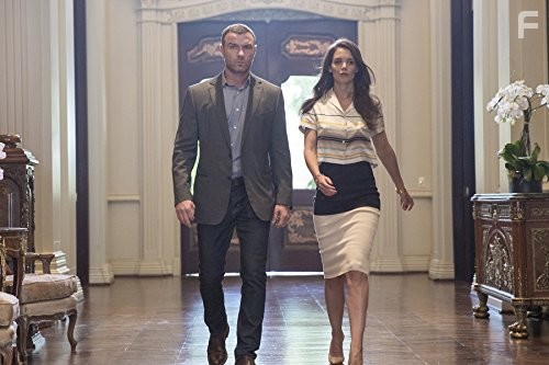 Liev Schreiber and Katie Holmes in Рэй Донован (2013)
