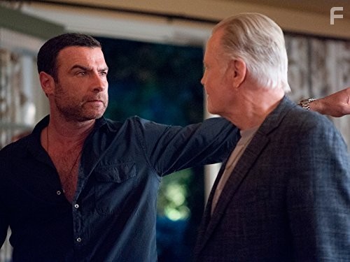 Liev Schreiber and Jon Voight in Рэй Донован (2013)