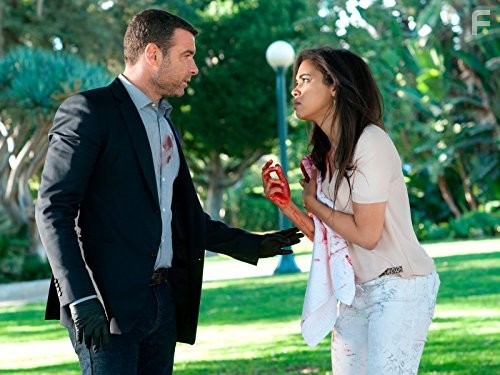 Liev Schreiber and Alexandra Shipp in Рэй Донован (2013)