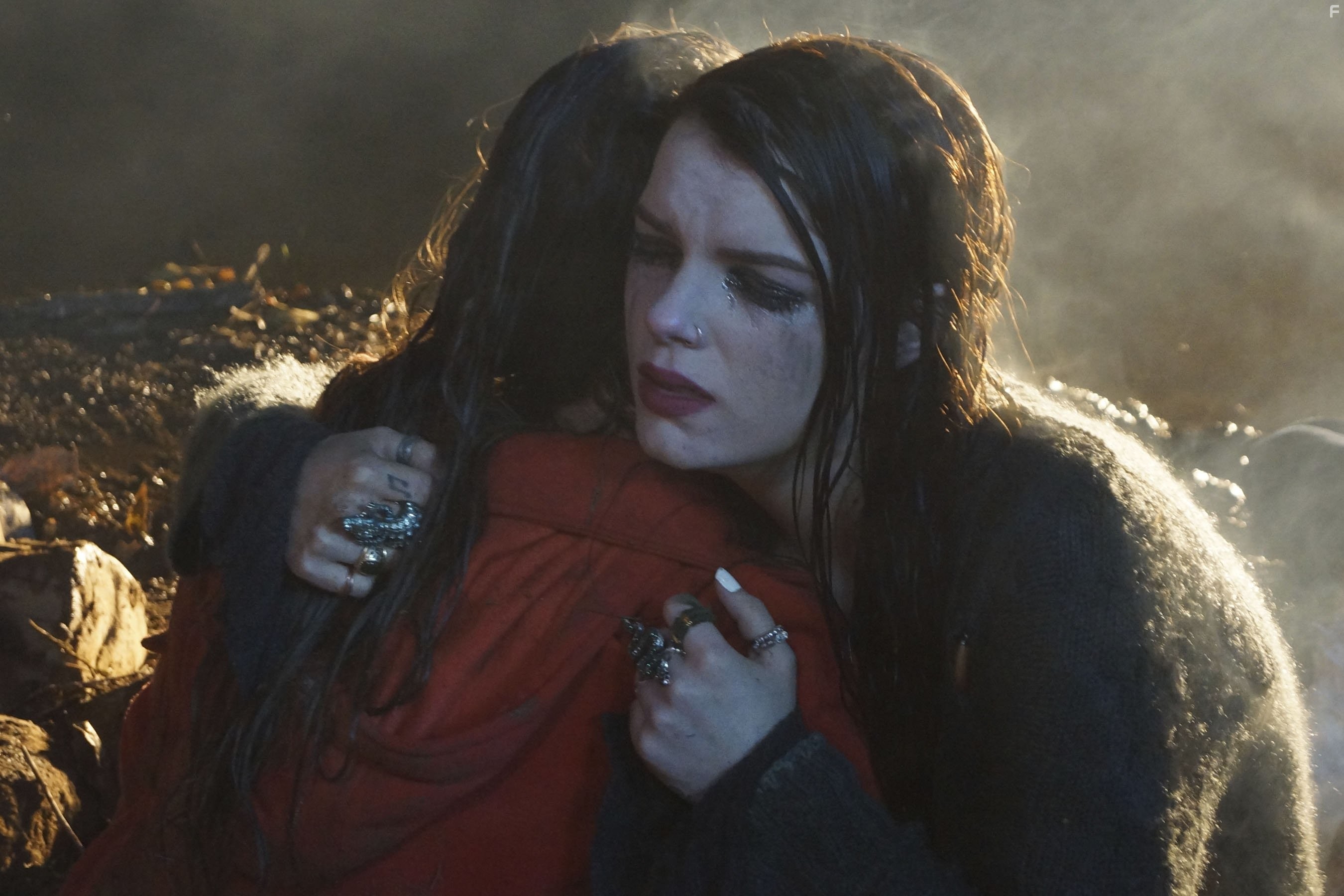 Sianoa Smit-McPhee in Все болельщицы умрут (2013)