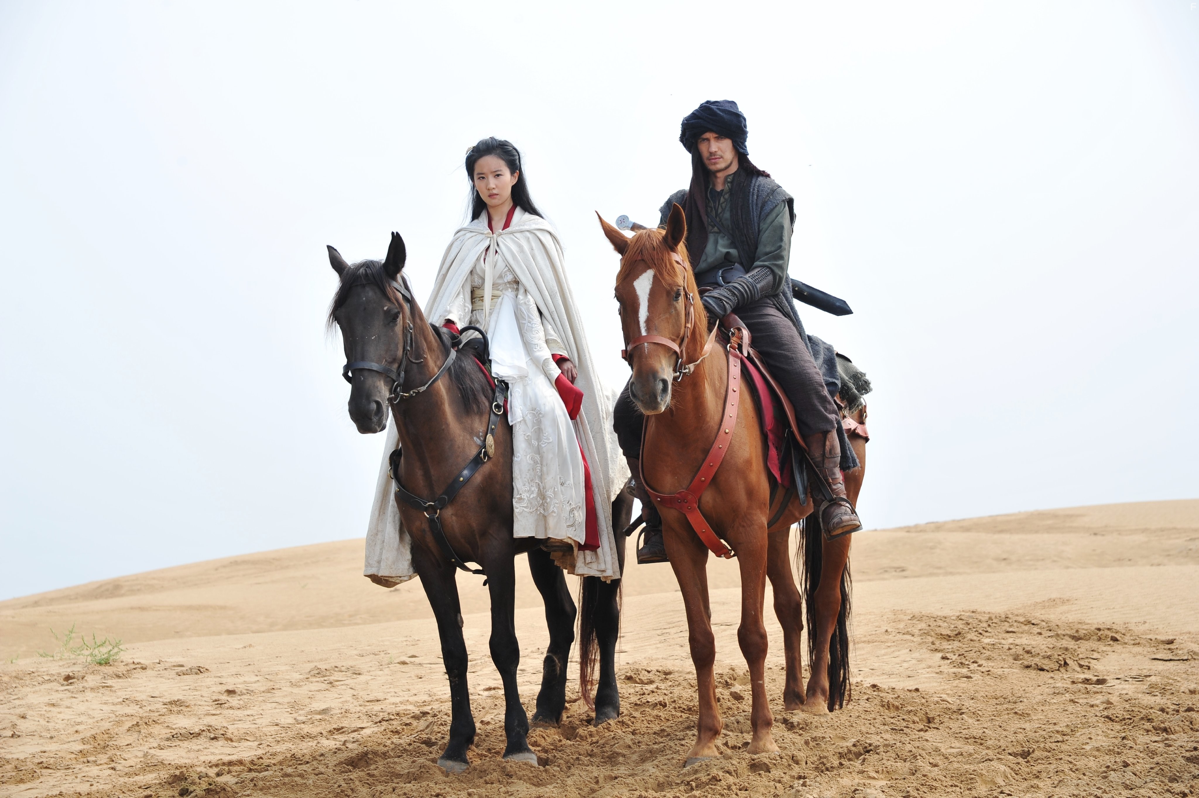 Hayden Christensen and Yifei Liu in В изгнании (2014)