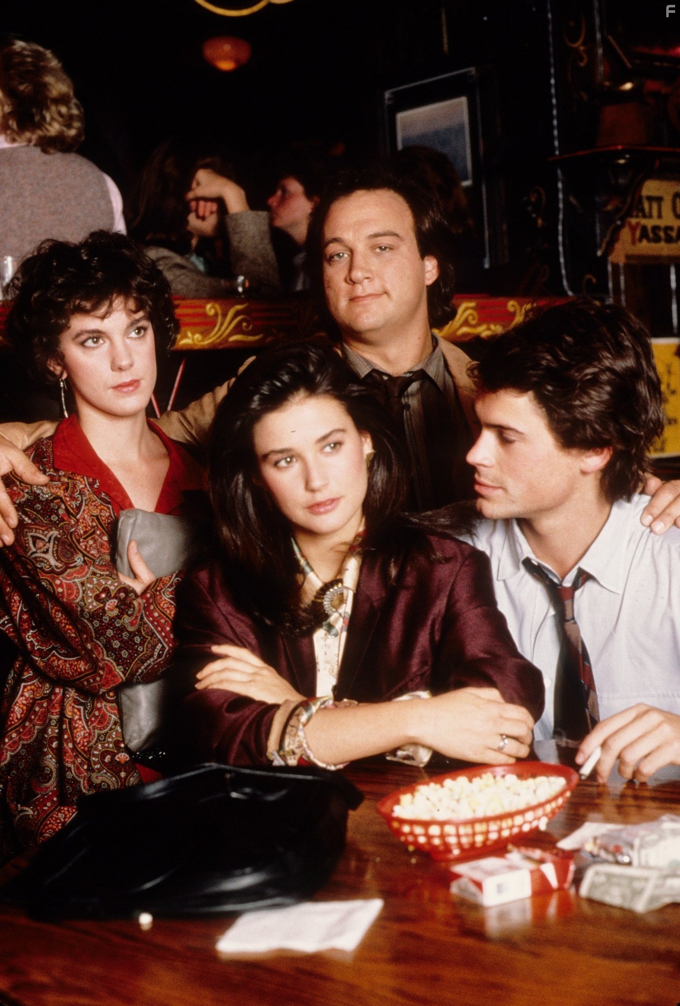 Demi Moore, Rob Lowe, James Belushi, and Elizabeth Perkins in Чтo случилось прошлой ночью (1986)