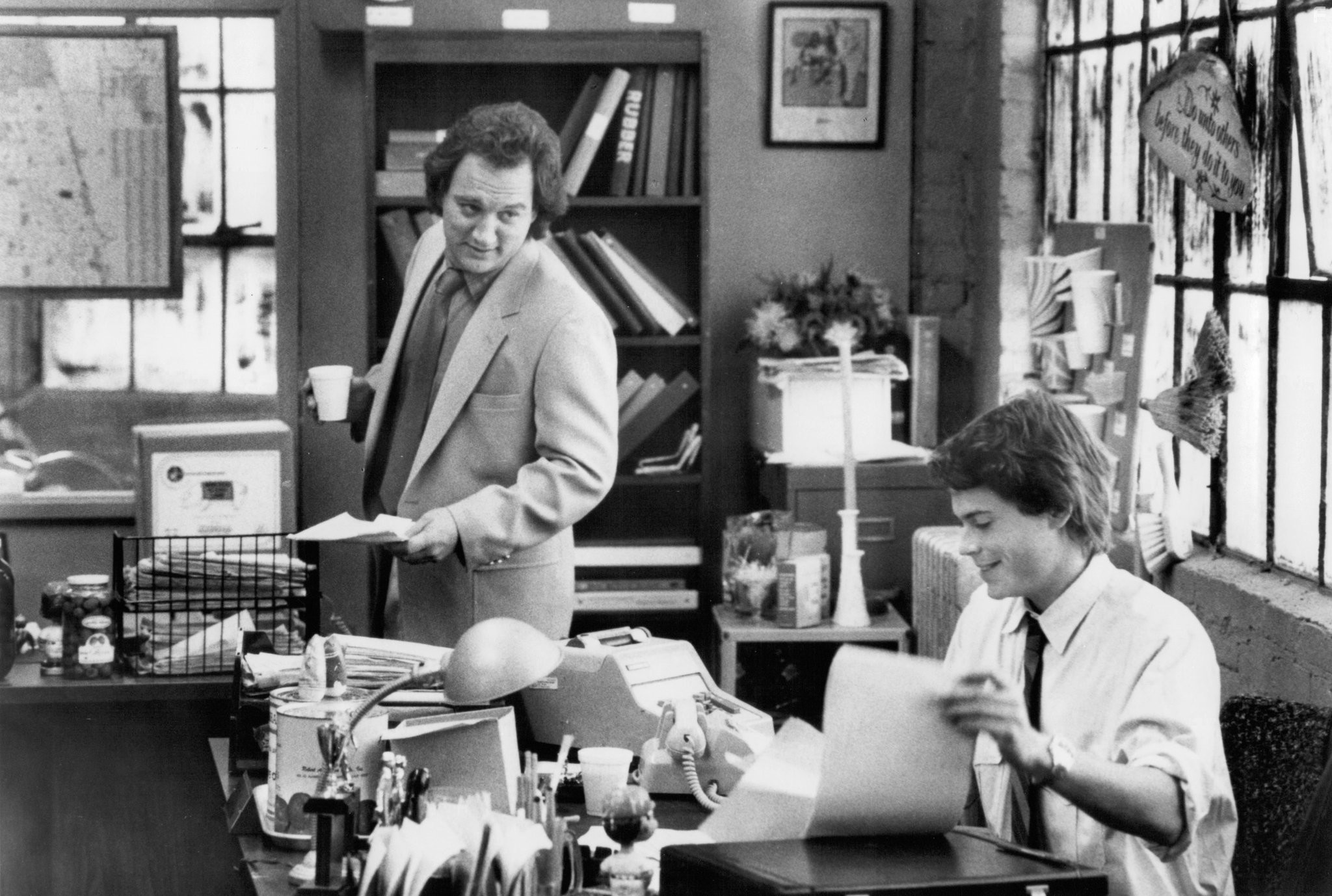 Rob Lowe and James Belushi in Чтo случилось прошлой ночью (1986)