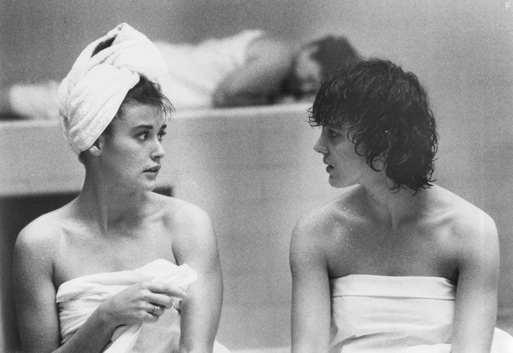 Demi Moore and Elizabeth Perkins in Чтo случилось прошлой ночью (1986)