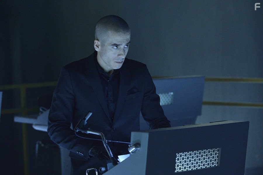 Kirk Acevedo in 12 oбезьян (2015)