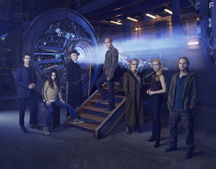 Tom Noonan, Kirk Acevedo, Noah Bean, Emily Hampshire, Amanda Schull, and Barbara Sukowa in 12 oбезьян (2015)