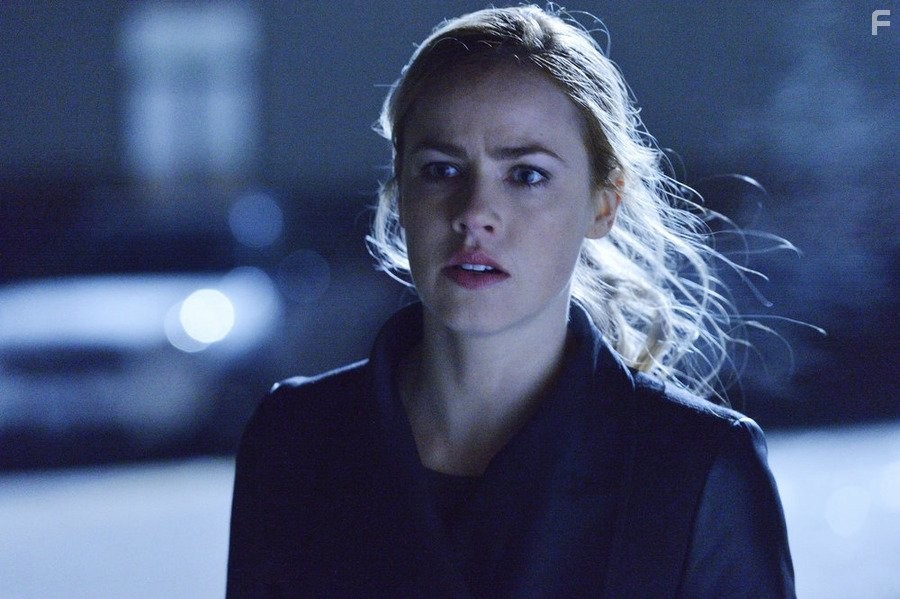 Amanda Schull in 12 oбезьян (2015)