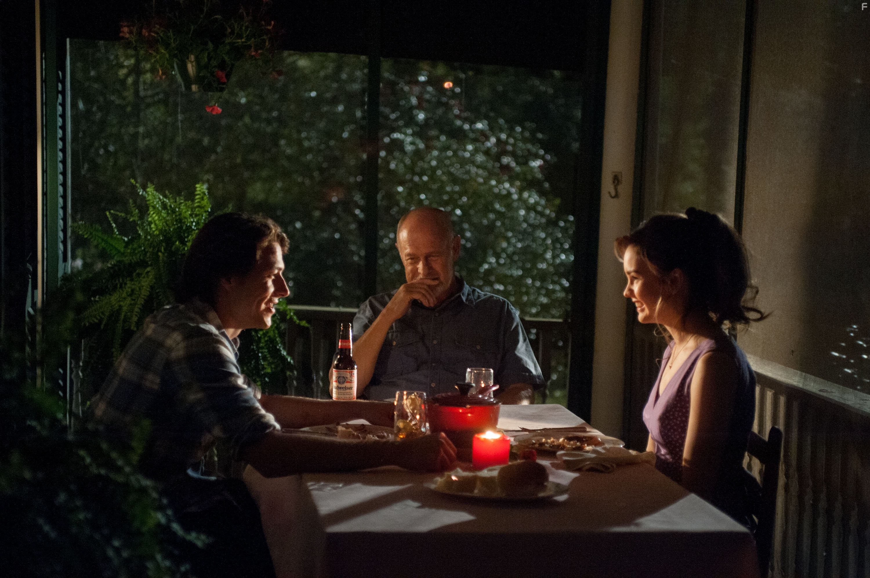 Gerald McRaney, Liana Liberato, and Luke Bracey in Лучшее во мне (2014)
