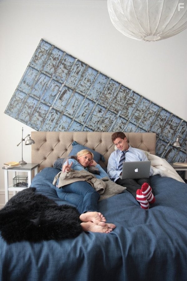 Josephine Bornebusch and Greg Poehler in Добро пожаловать в Швецию (2014)