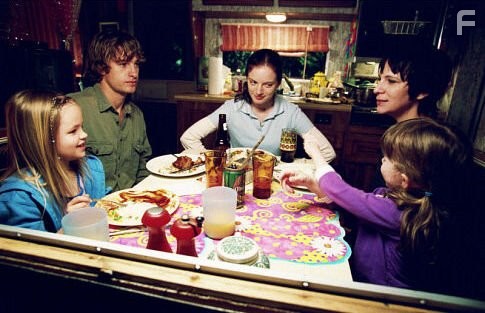 Amanda Plummer, Sarah Polley, Scott Speedman, Jessica Amlee, and Kenya Jo Kennedy in Моя жизнь без меня (2003)
