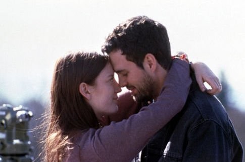 Sarah Polley and Mark Ruffalo in Моя жизнь без меня (2003)