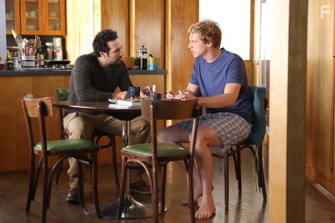 Chris Geere and Desmin Borges in Ты - воплощение порока (2014)