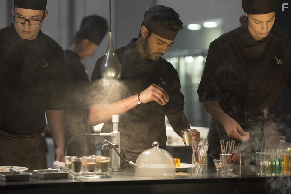 Manish Dayal in Пряности и страсти (2014)