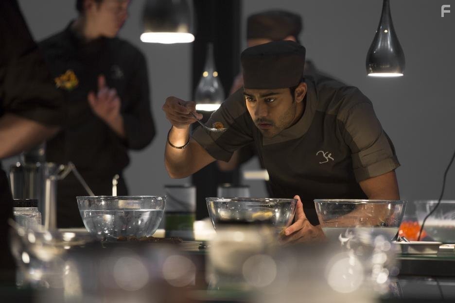 Manish Dayal in Пряности и страсти (2014)
