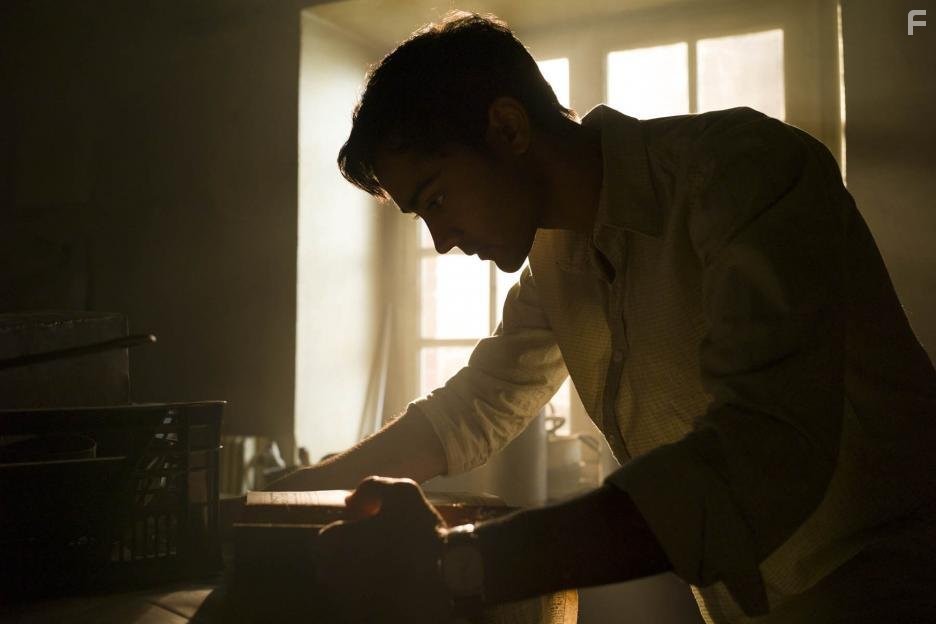 Manish Dayal in Пряности и страсти (2014)