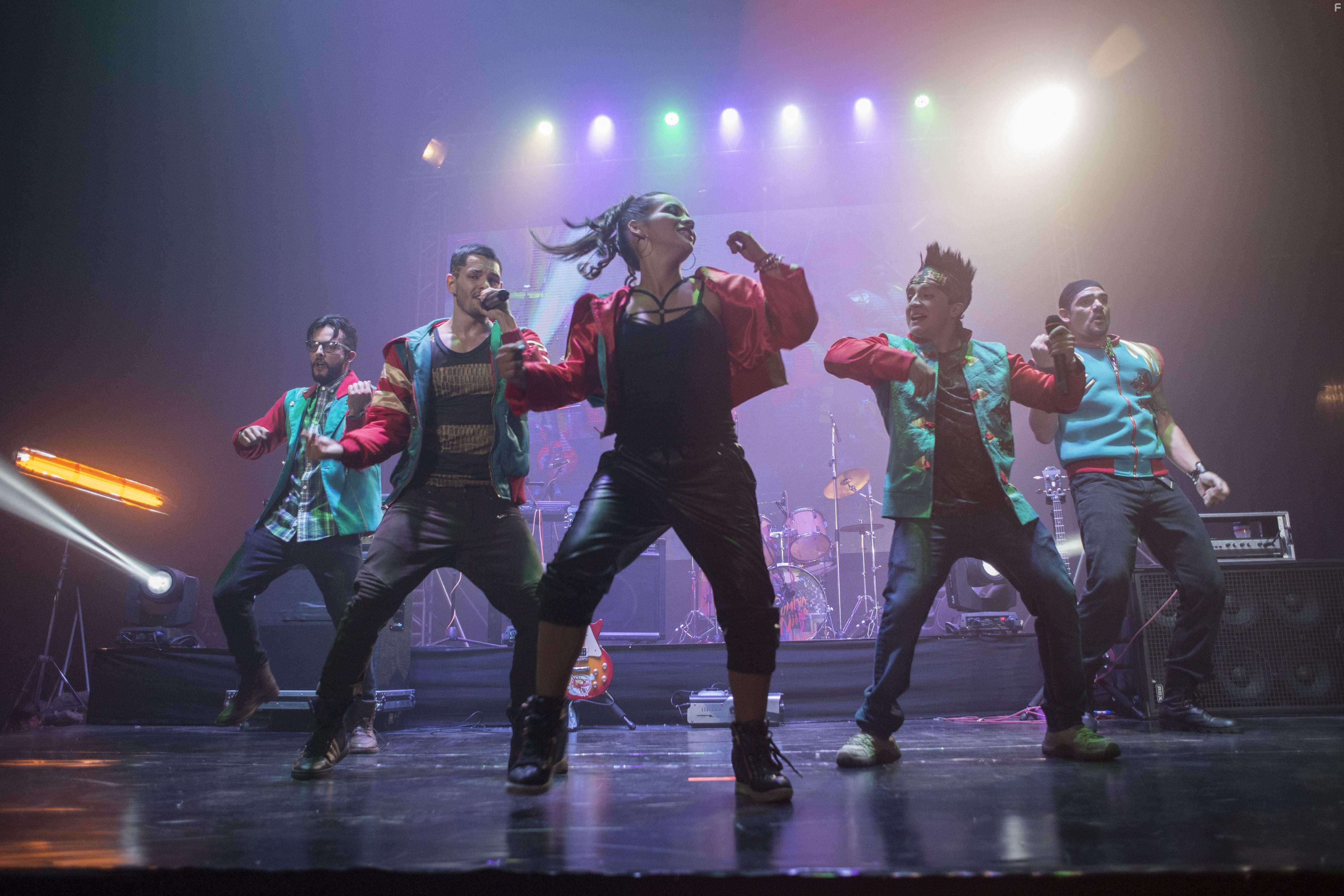 Natalia Reyes, Nikolas Rincon, Sebasti?n Rend?n, Ricardo Abarca, and Julio Nava in Cumbia Ninja (2013)