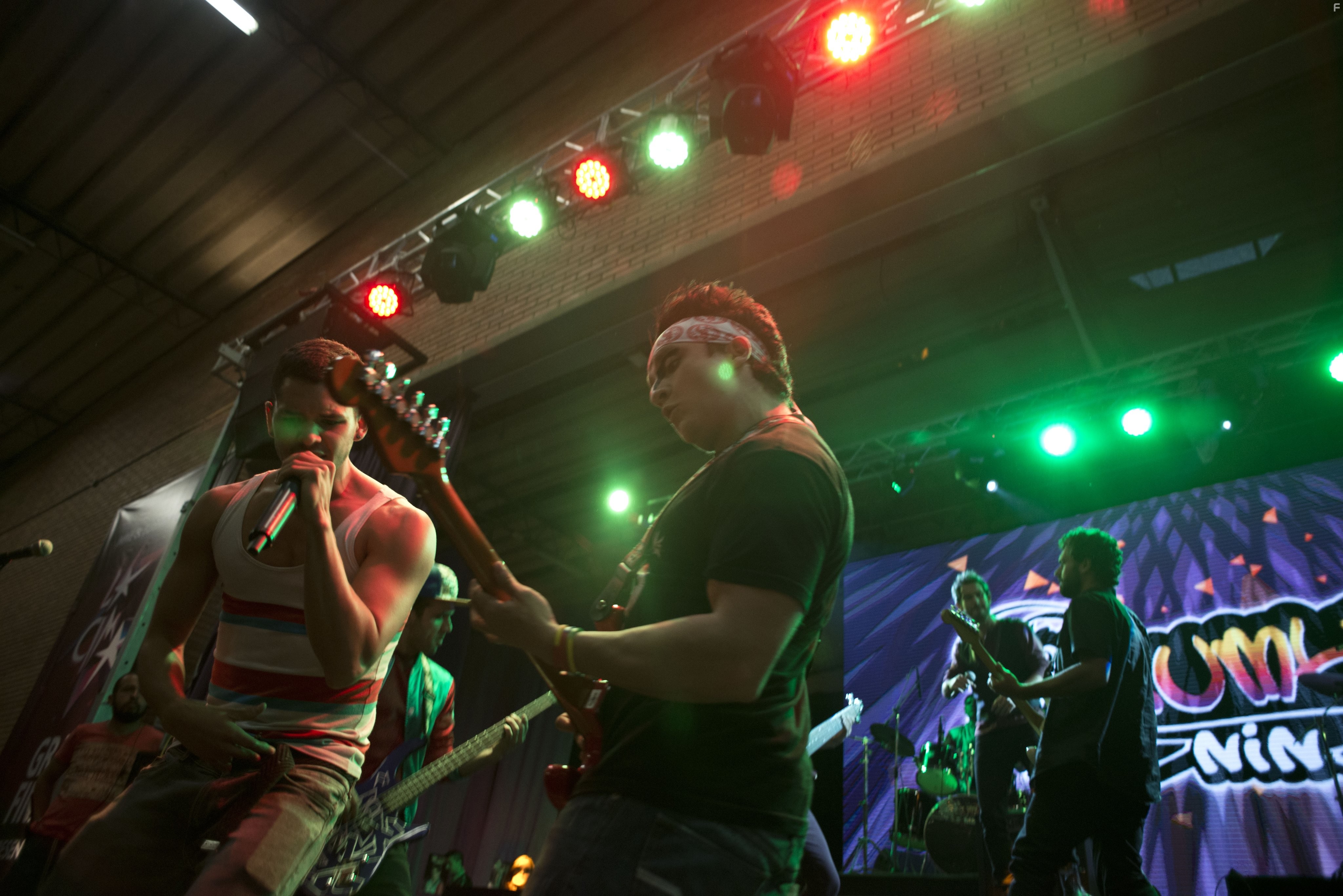 Sebasti?n Rend?n and Ricardo Abarca in Cumbia Ninja (2013)