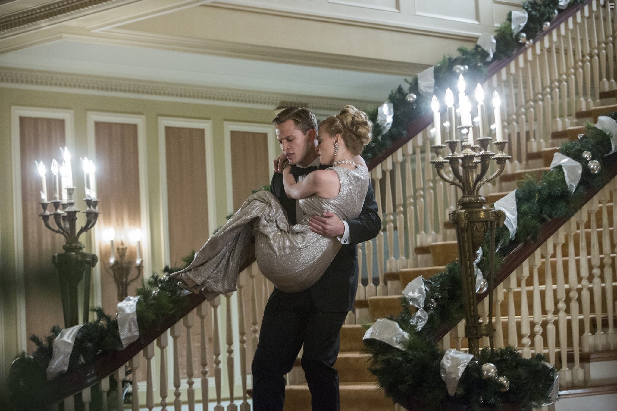 Heather Graham and Wyatt Nash in Лепестки на ветру (2014)