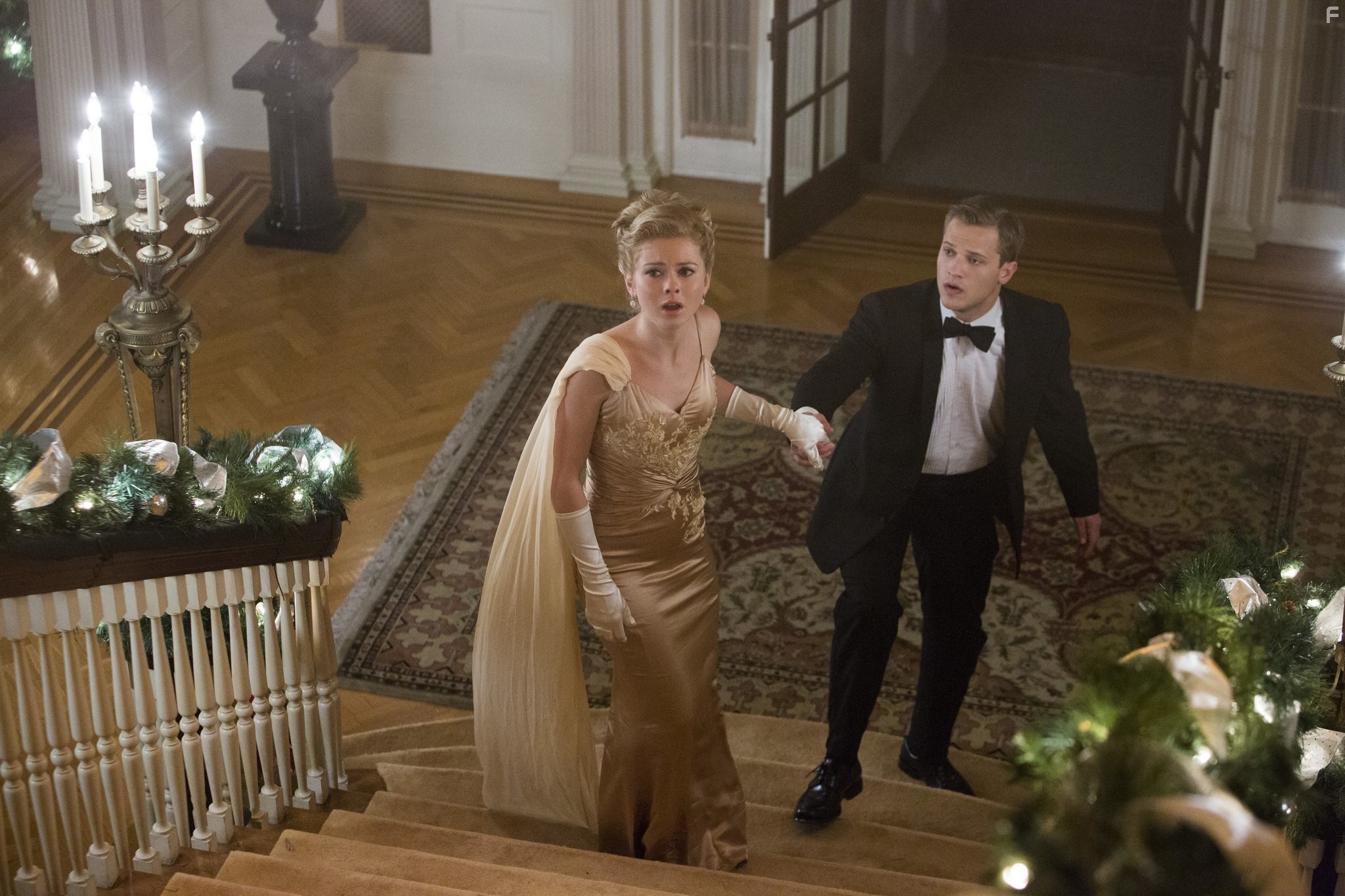 Rose McIver and Wyatt Nash in Лепестки на ветру (2014)