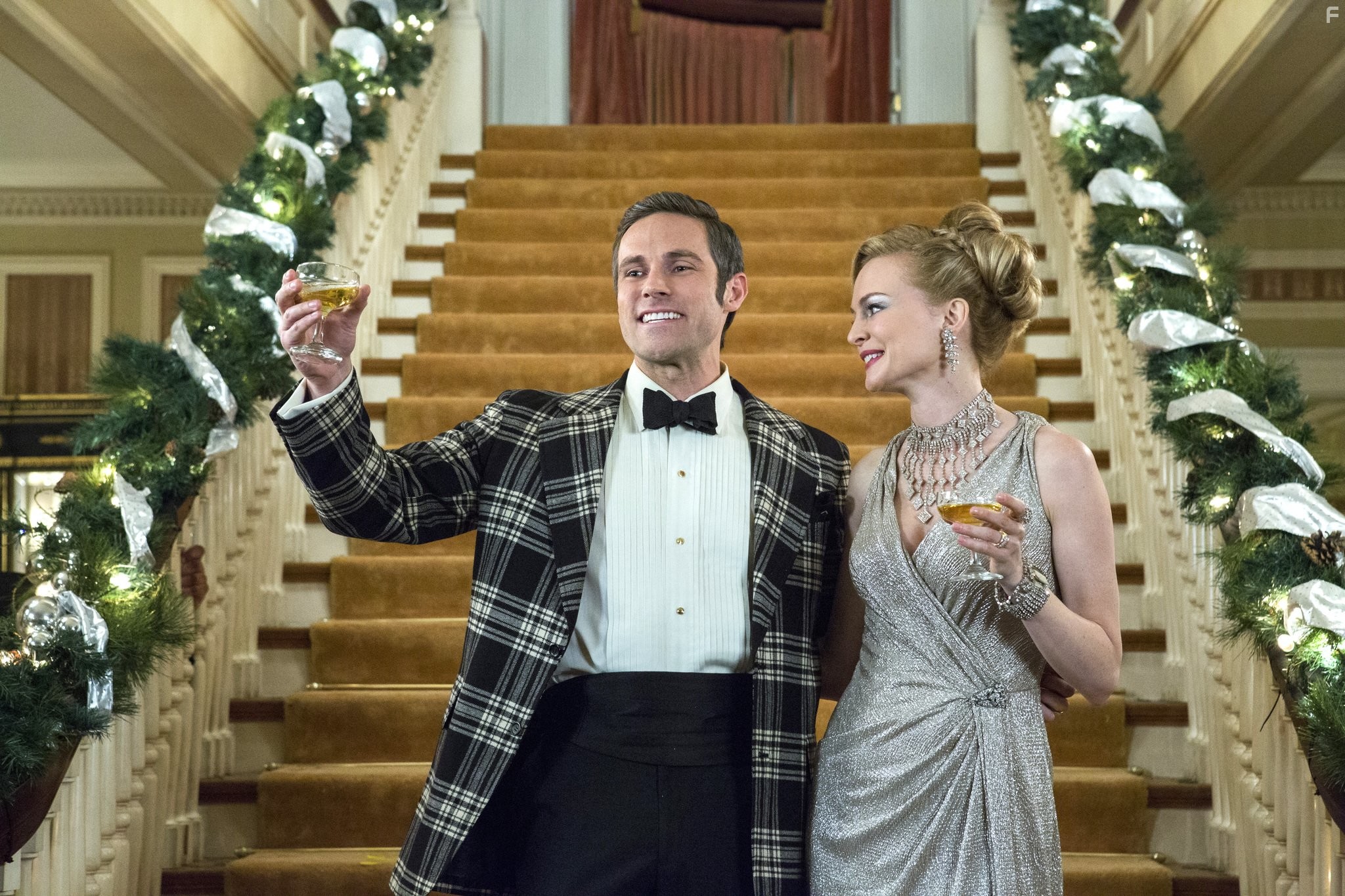 Heather Graham and Dylan Bruce in Лепестки на ветру (2014)